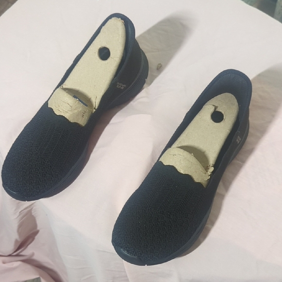 Skechers Slide Ins - Picture 1 of 3